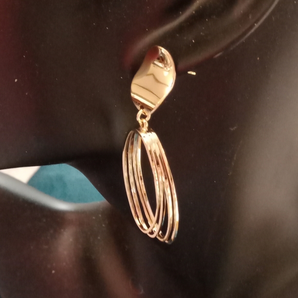 14 Yellow Gold Plated Circle Earrings - Picture 3 of 3